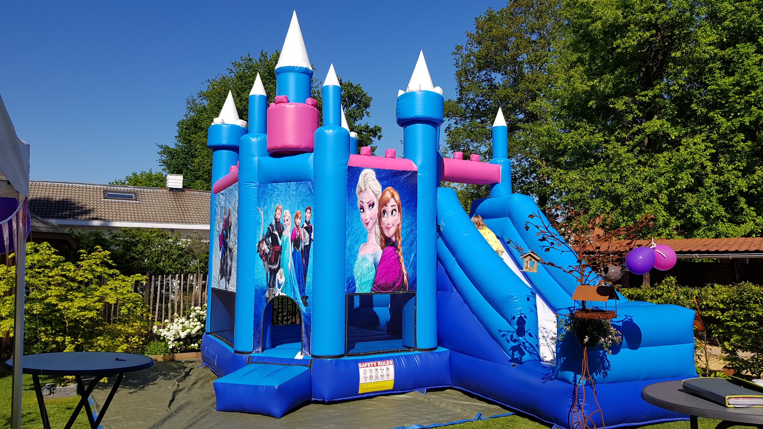 La reine des neiges – Location de jeux gonflables Chroma Amusement